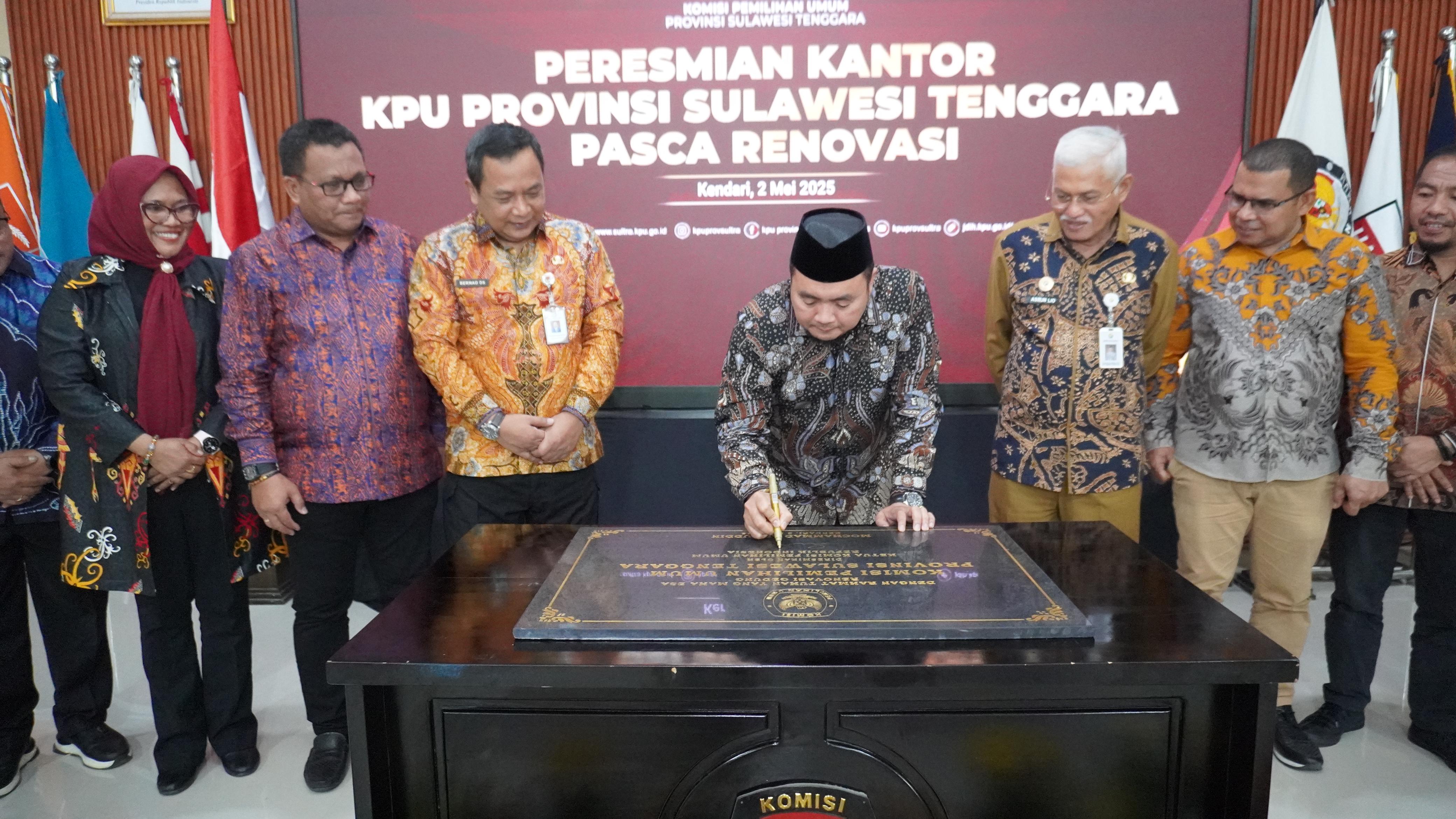 Ketua KPU RI Resmikan Gedung dan Ruangan Kantor KPU Prov. Sultra